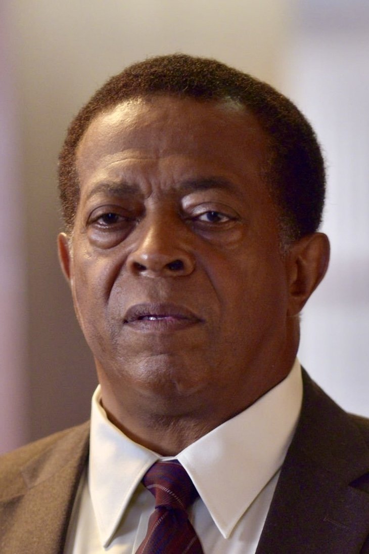 et billede af Cedric Young