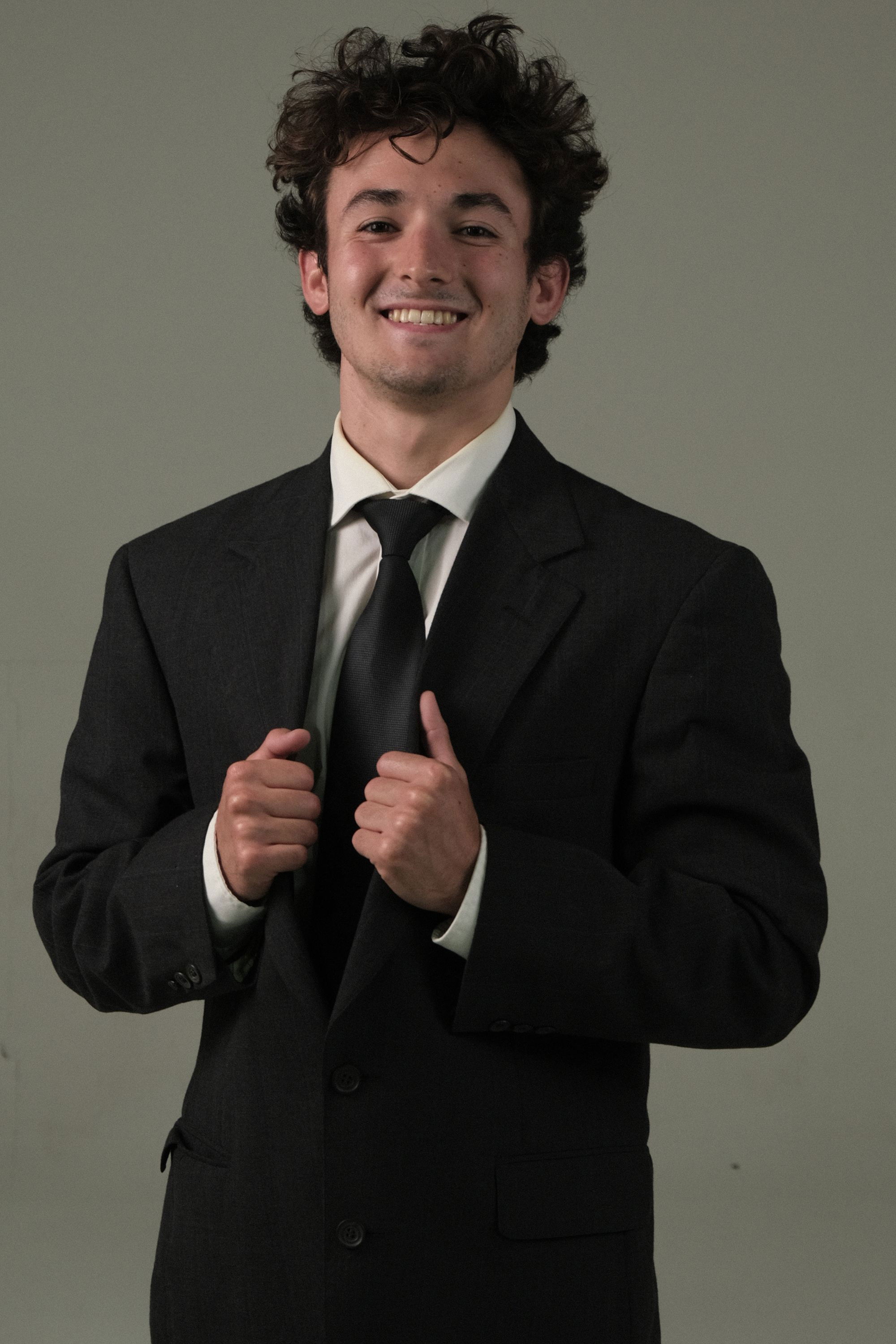 et billede af Chris J. Lopez