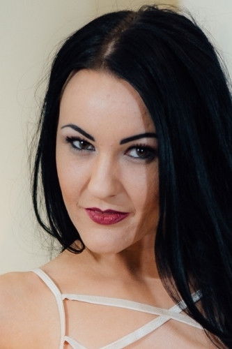 et billede af Carmel Cox