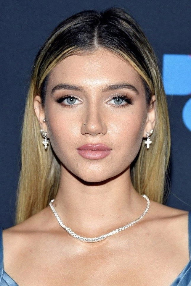 et billede af Madison Lewis