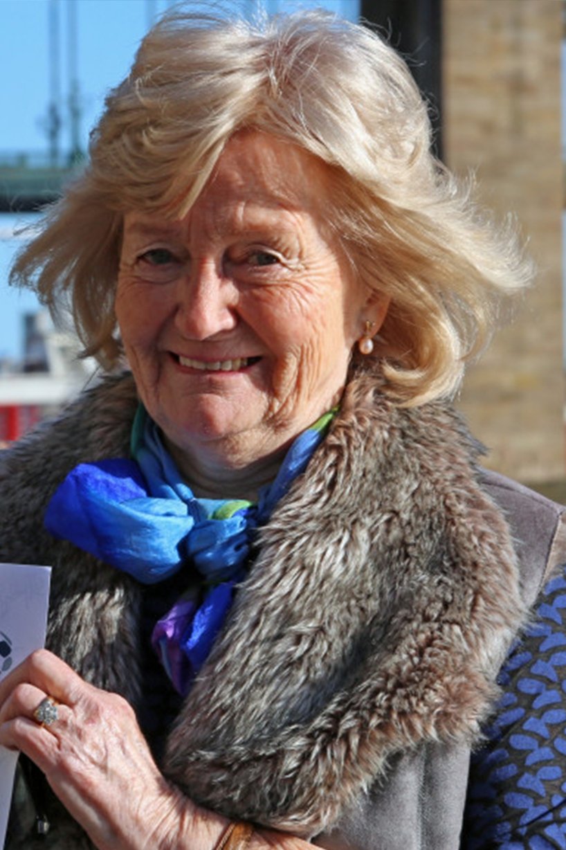 Elsie Robson's picture in the cast
