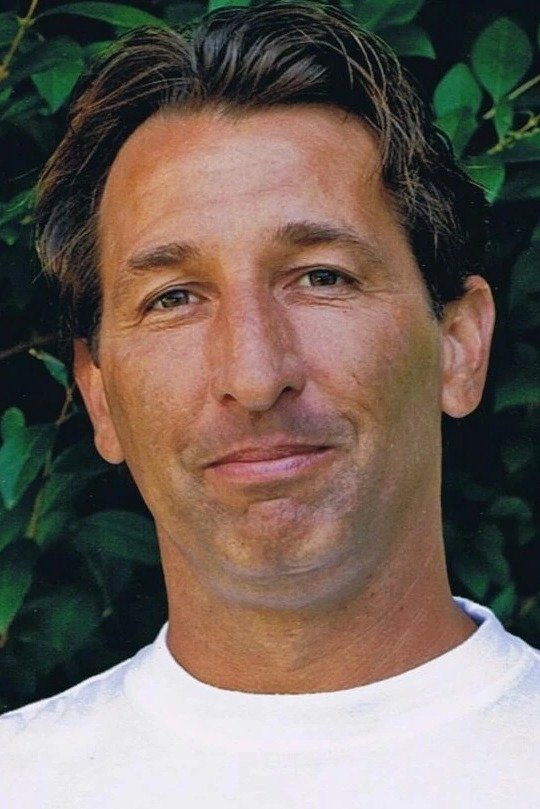 et billede af George B. Colucci Jr.