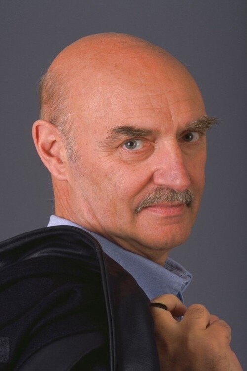 et billede af Jonathan Hales