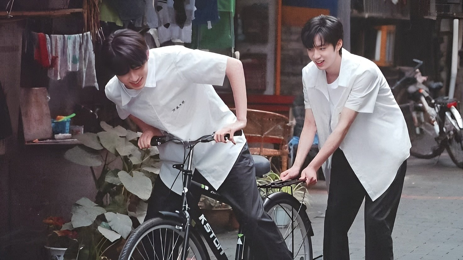 Let's Wait for the Rain to Stop (2022)
