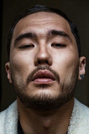 et billede af Adil Zhalelov