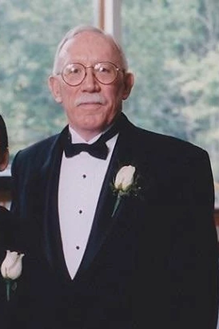 et billede af Cliffton Fischbach