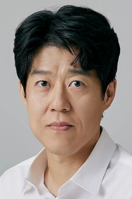 et billede af Kim Joong-ki
