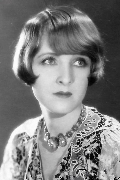 et billede af Claire Windsor