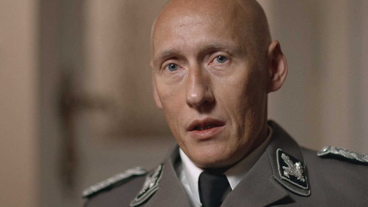 Himmlers hersens heten Heydrich Season 1 :Episode 2  Grandmother has died