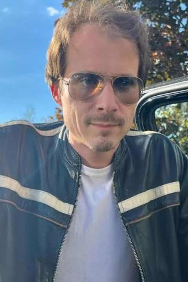 et billede af Charls Carroll