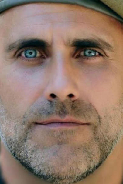 Alejandro León's picture in the cast