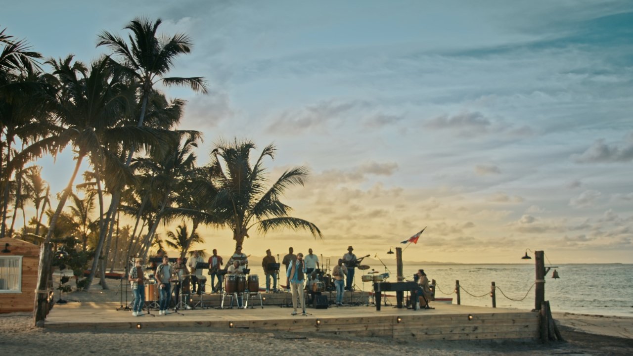 Juan Luis Guerra 4.40: Entre Mar y Palmeras (2021)