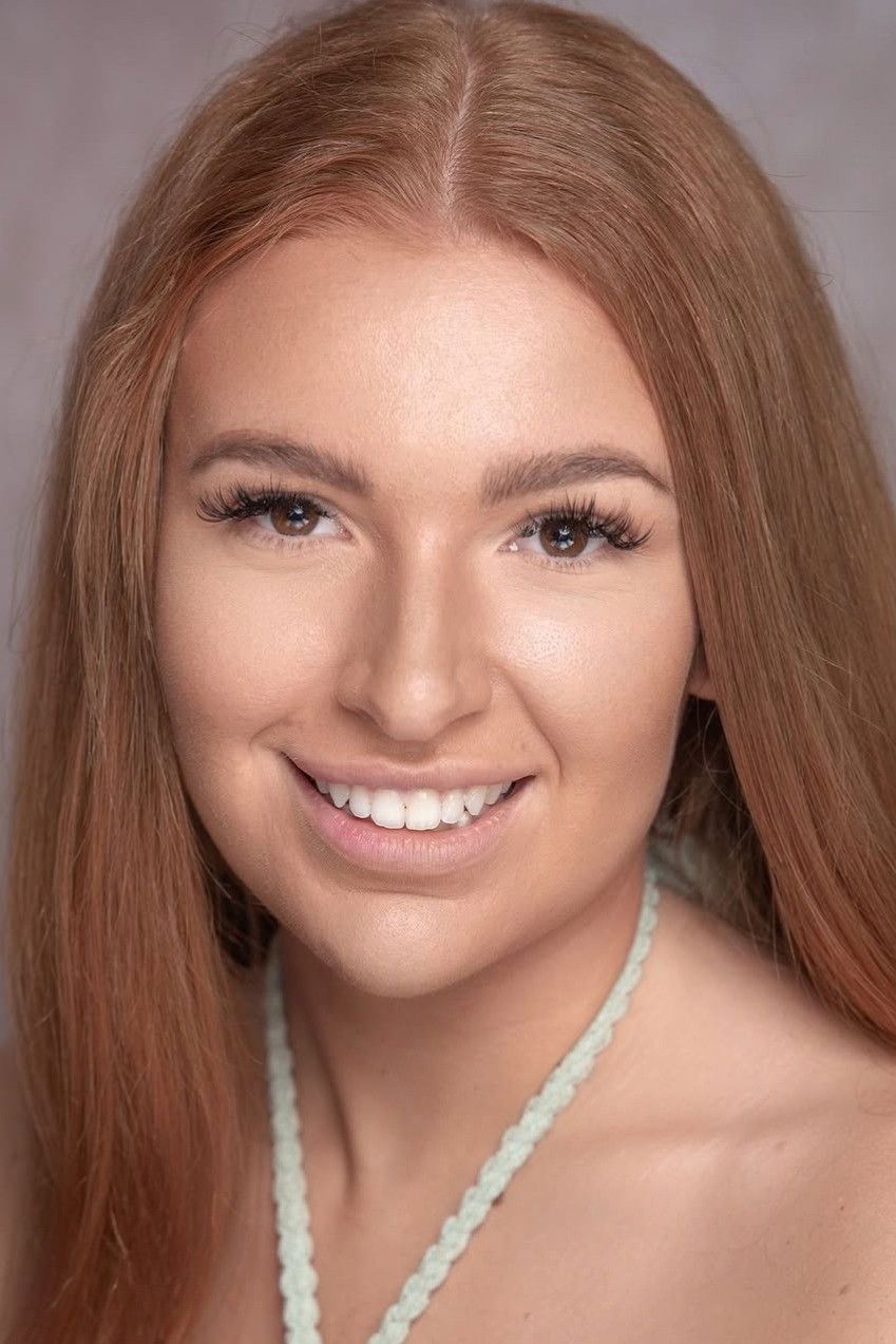 et billede af Chloe Adams