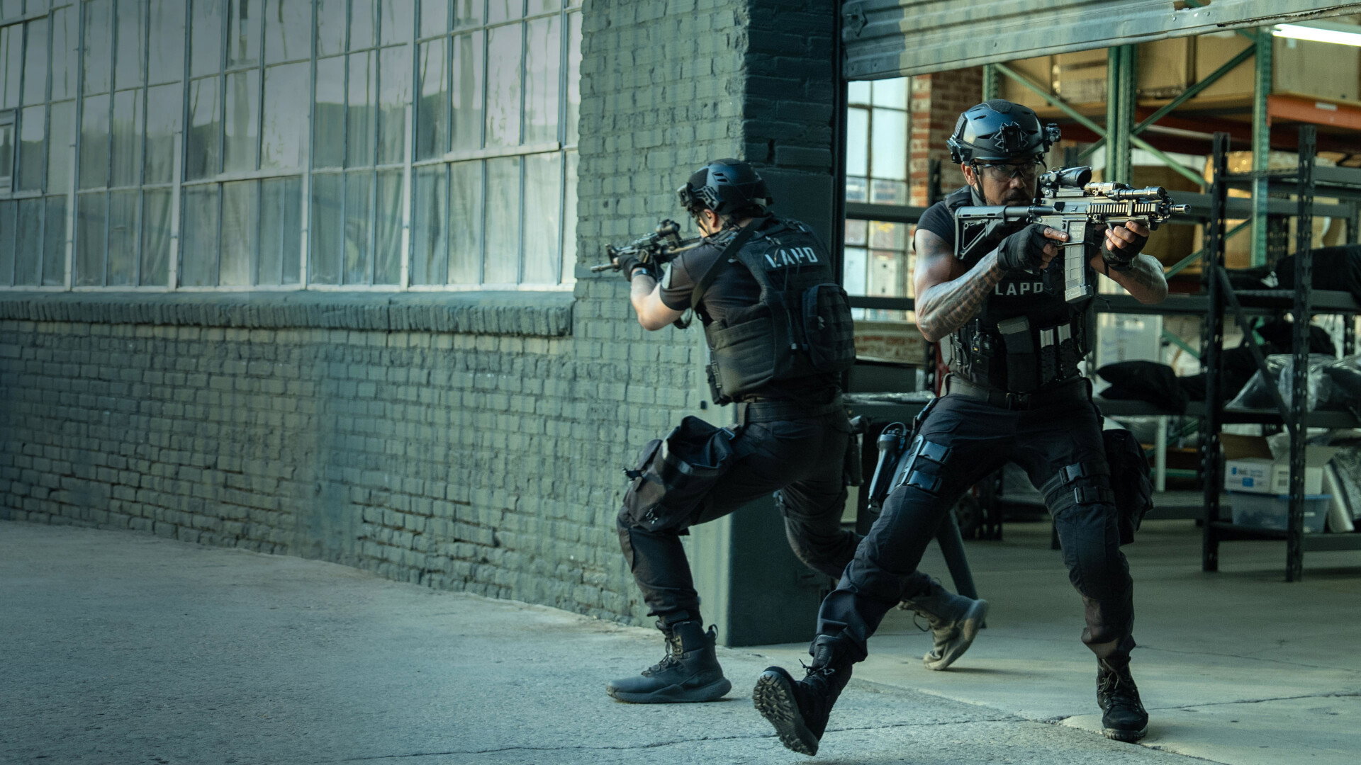 Imagem de fundo de S.W.A.T. Exiles