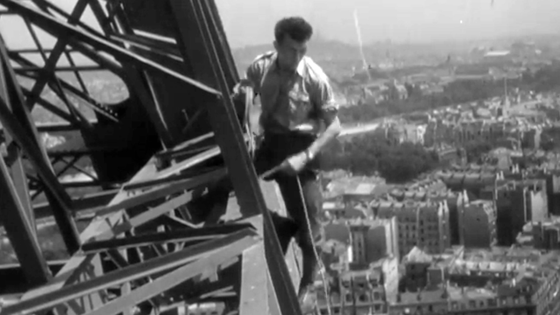 À l'Assaut de la Tour Eiffel (1947)