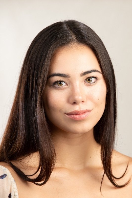 Isabelle Hahn's picture in the cast