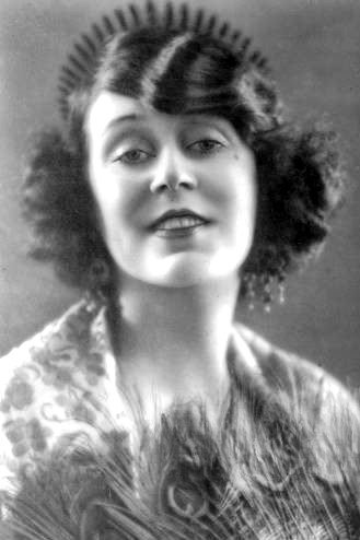 et billede af Olga Petrova