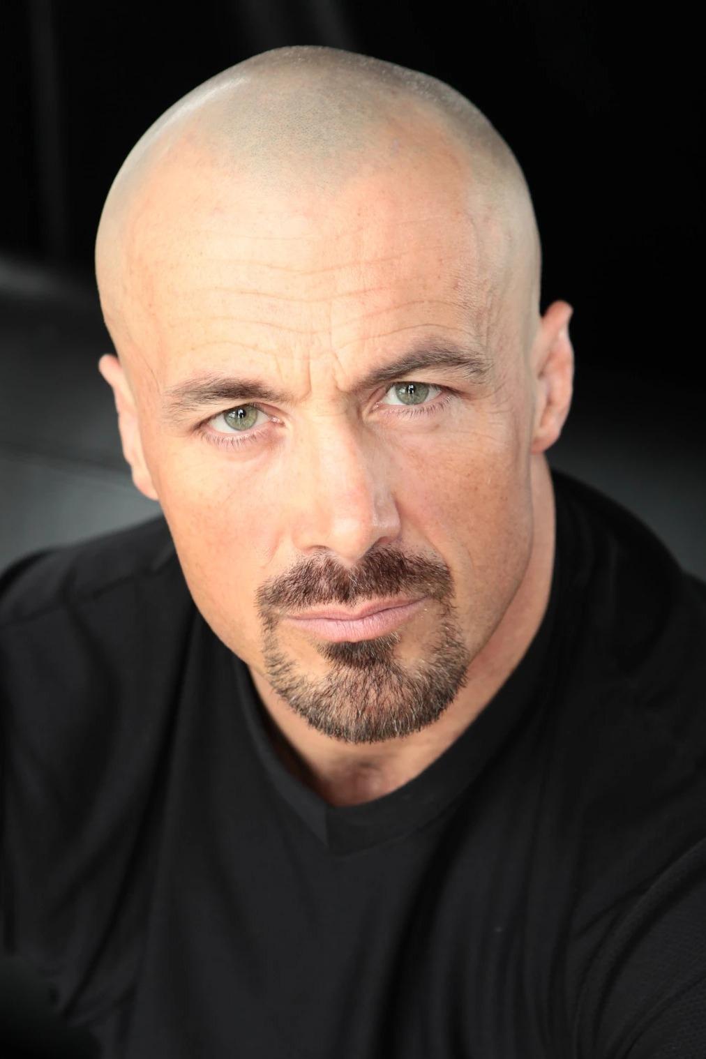 et billede af Paul Lazenby