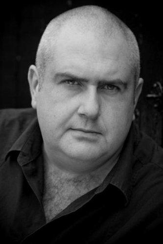 et billede af Adrian Hood