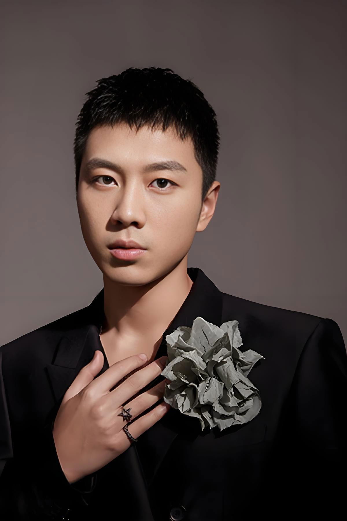 et billede af Liu Junqi