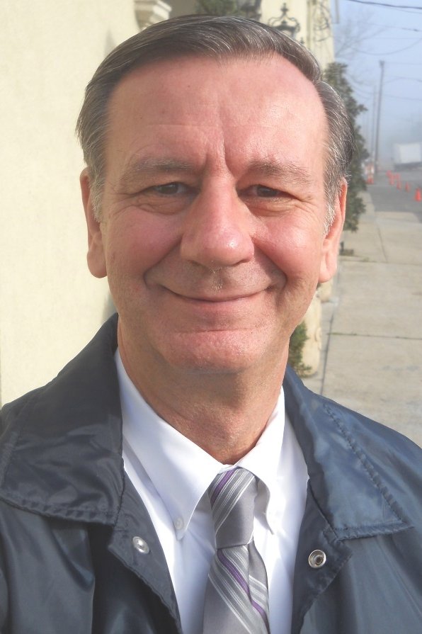 et billede af Gus Rhodes