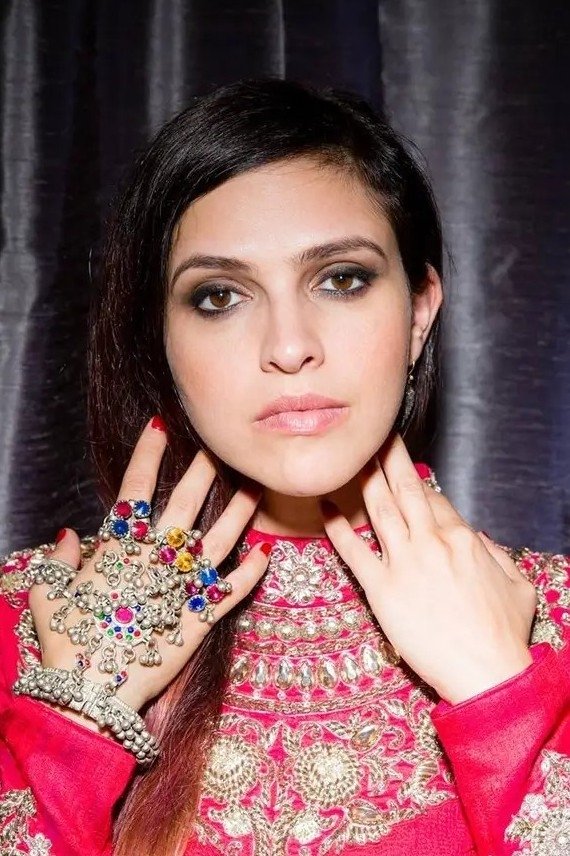 et billede af Ariana Delawari