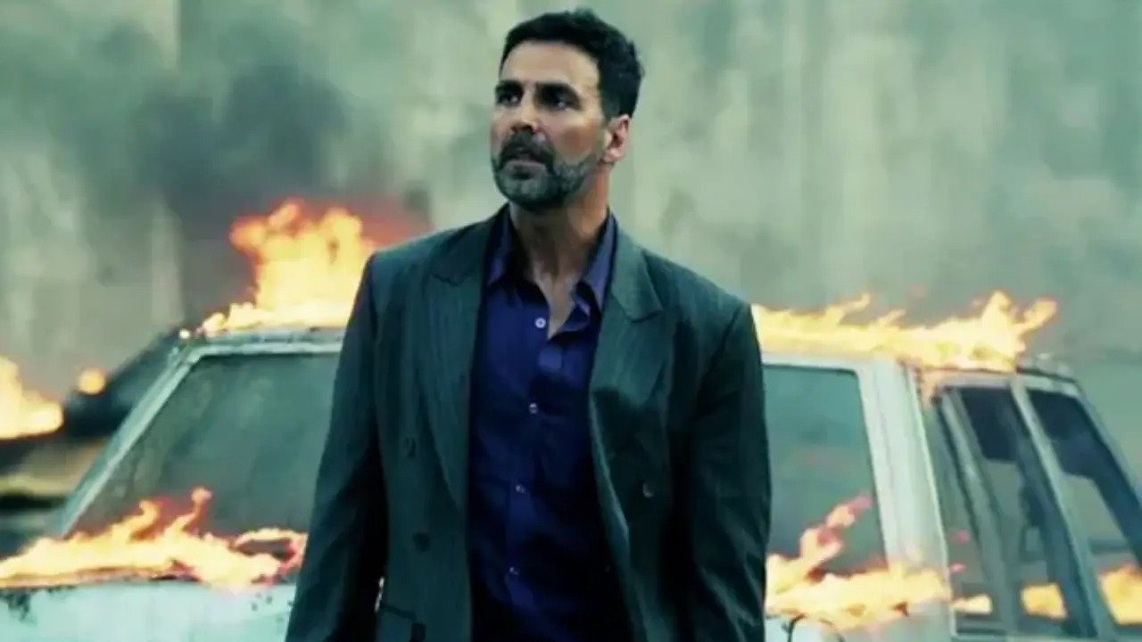 Airlift (2016)