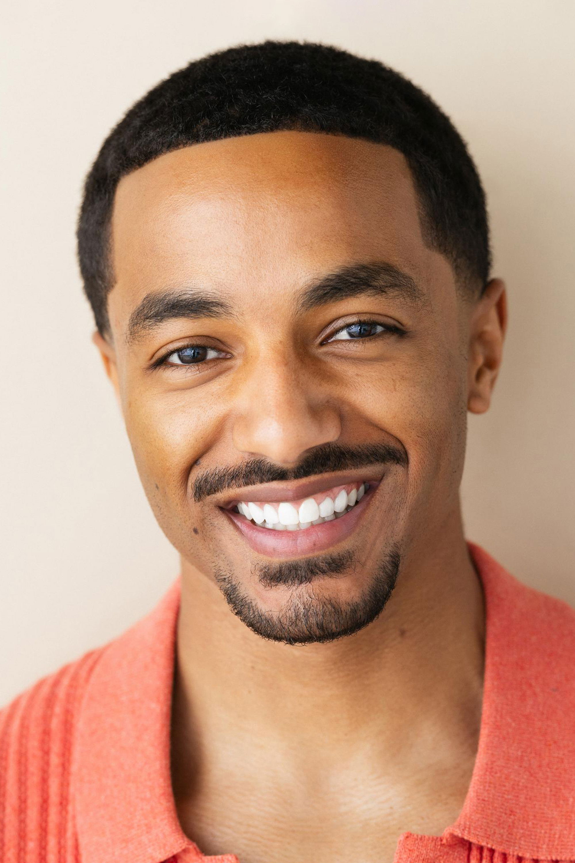 et billede af Alec Adams