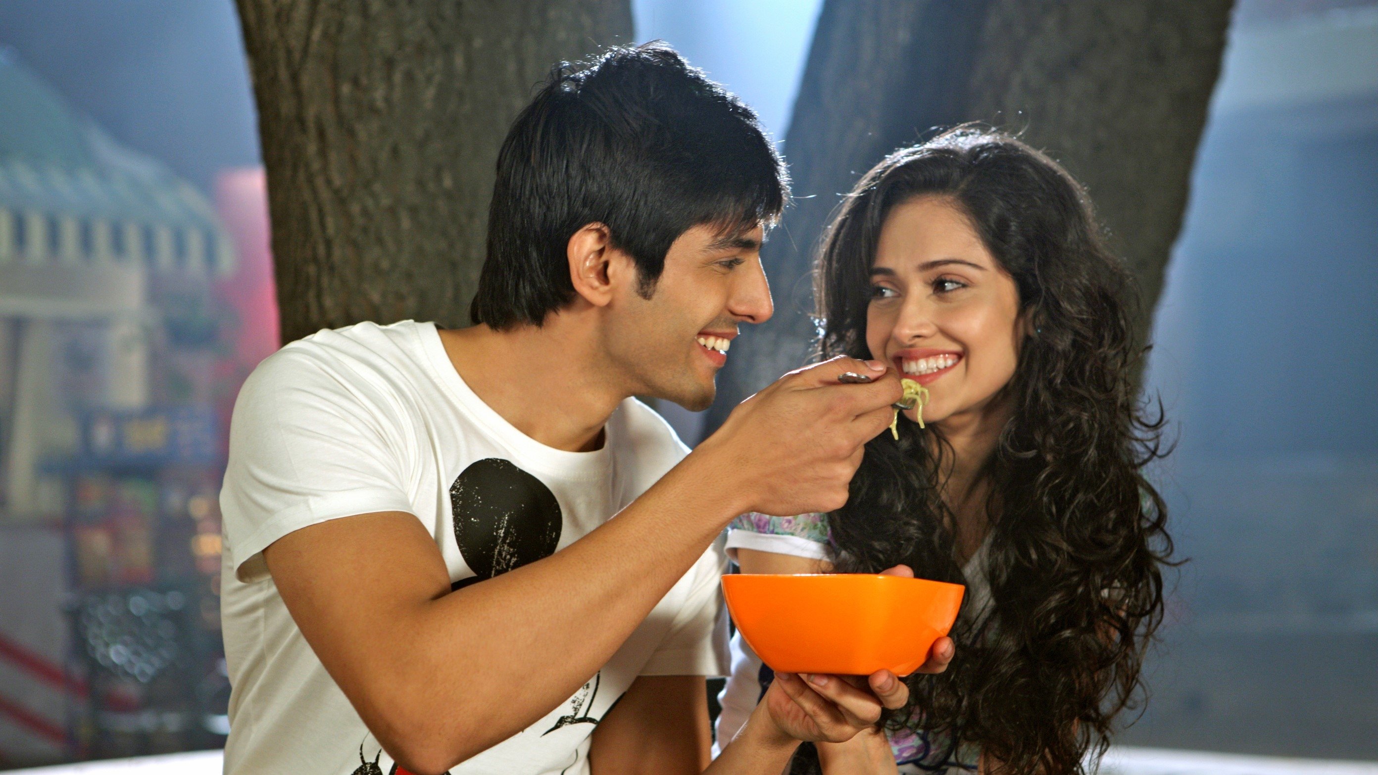 Akaash Vani (2013) Backdrops — The Movie Database (TMDB)