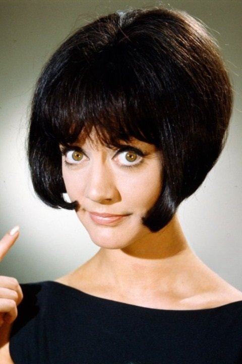 et billede af Amanda Barrie
