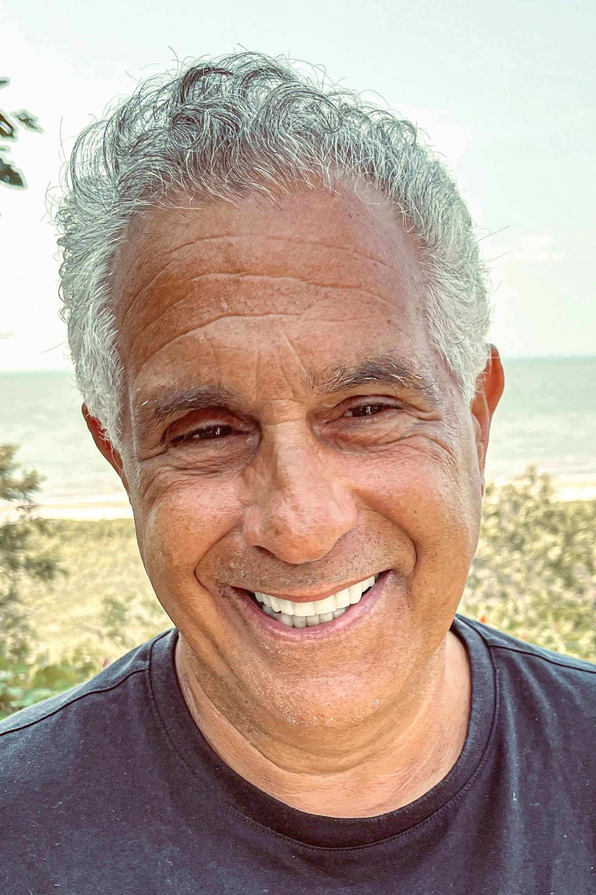 et billede af Tony Spiridakis