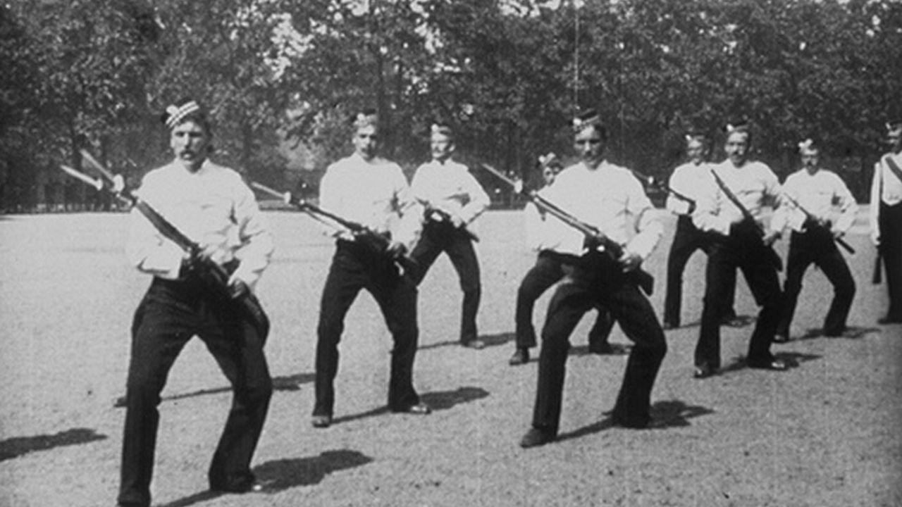 Imagem do Filme Gardes à pied : exercices à la baïonnette