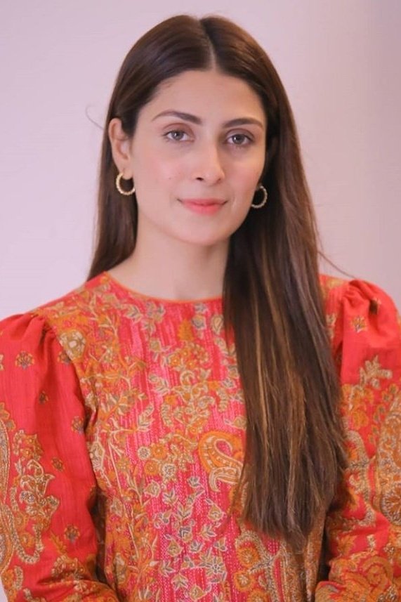 et billede af Ayeza Khan