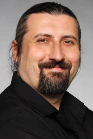 et billede af Mesut Süre