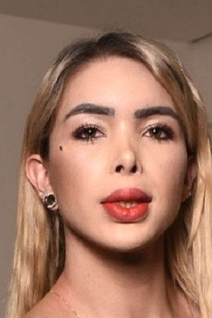 et billede af Katy Leon