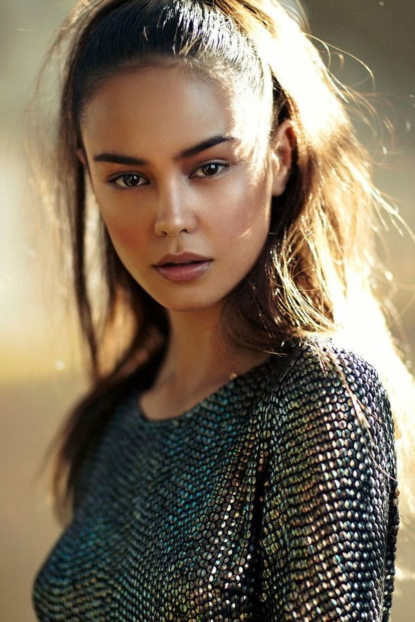 et billede af Courtney Eaton