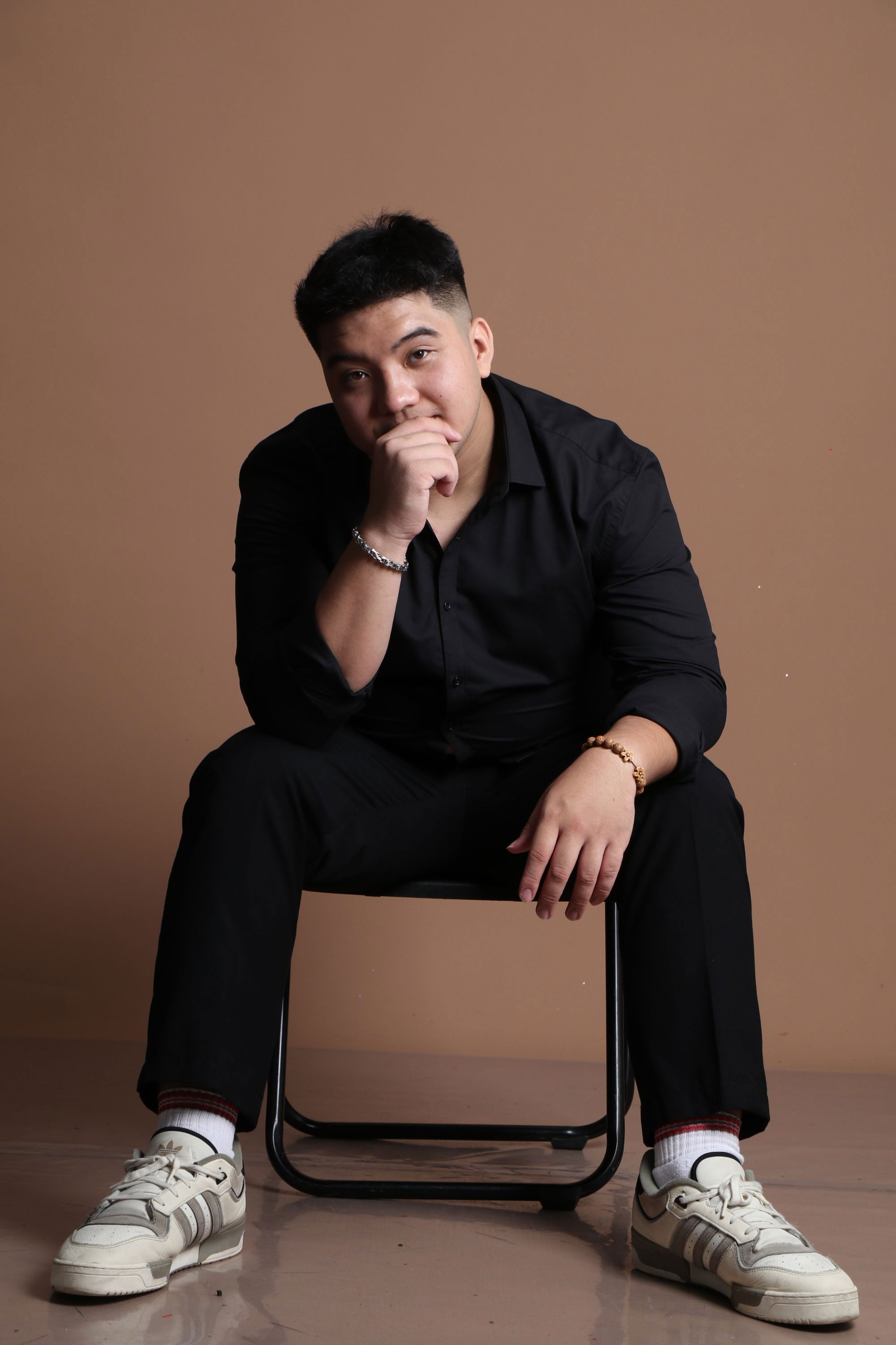 et billede af Adrian David L. Alindogan