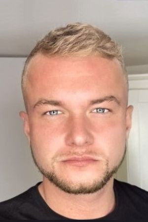 et billede af Ethan Lee