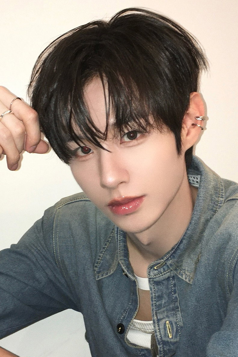 Profile 김성민 with character Self - Contestant