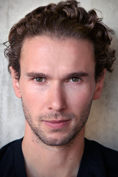 et billede af Jason A. Drago