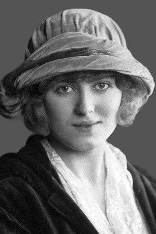 et billede af Joan Clarkson