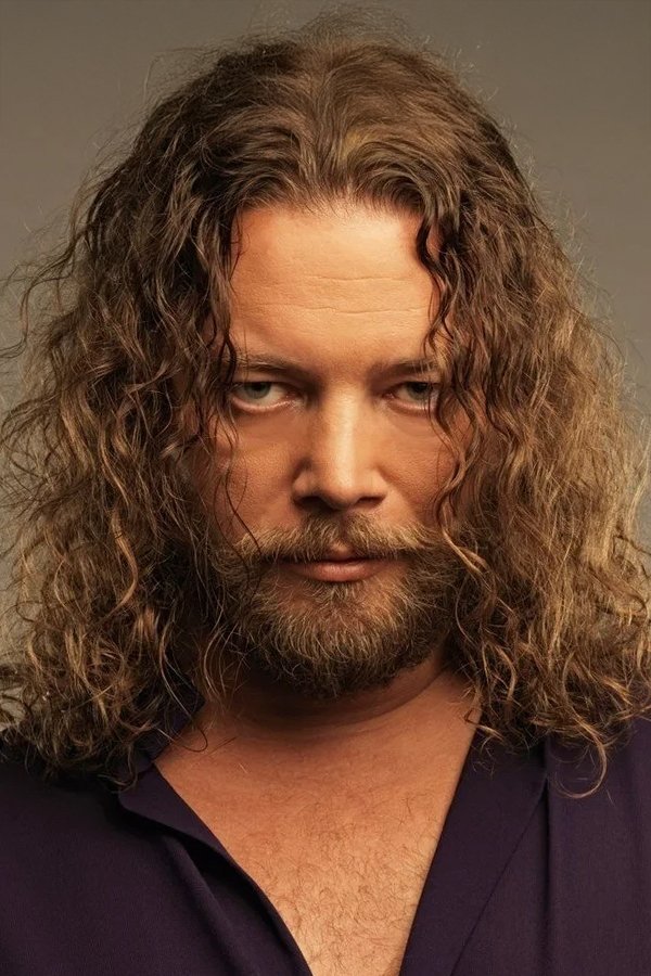 et billede af Iskender Paydaş