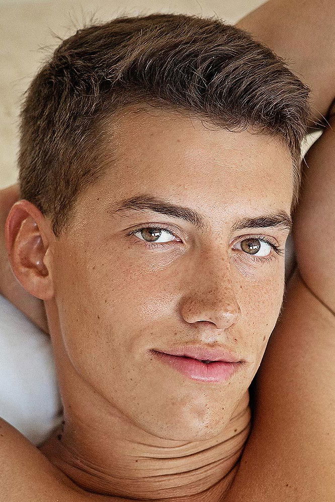 et billede af Joel Birkin