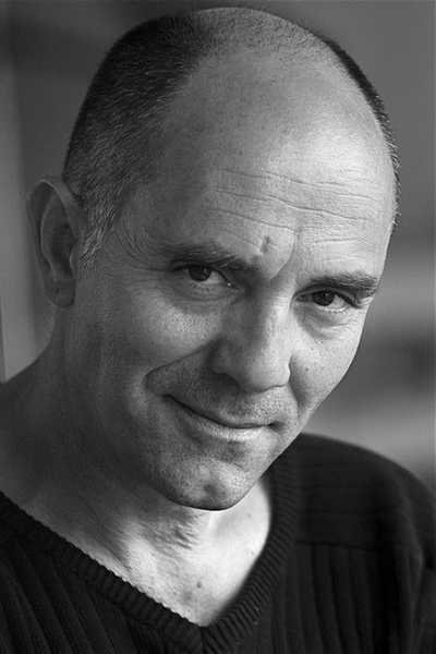 Jean-Pierre Loustau as Patron service d'action