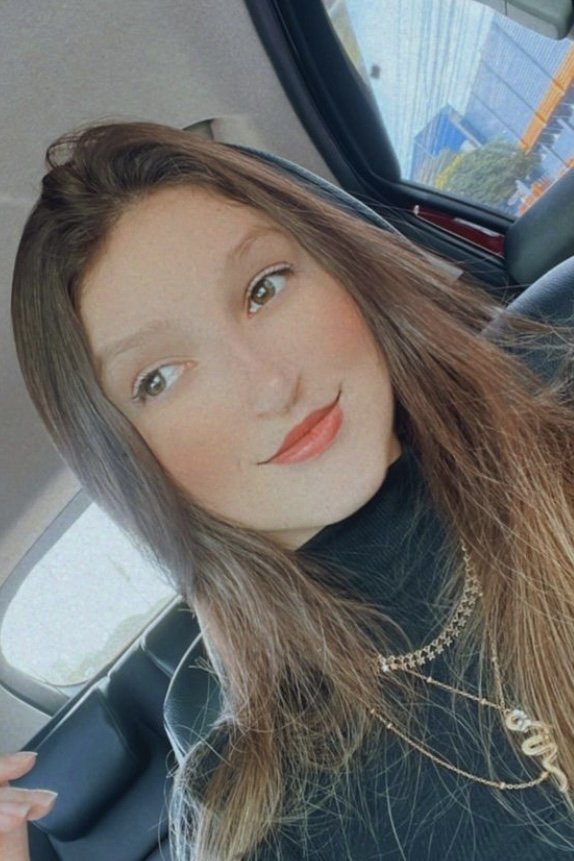 Ana Carolina Qualtieri as Ana Carolina