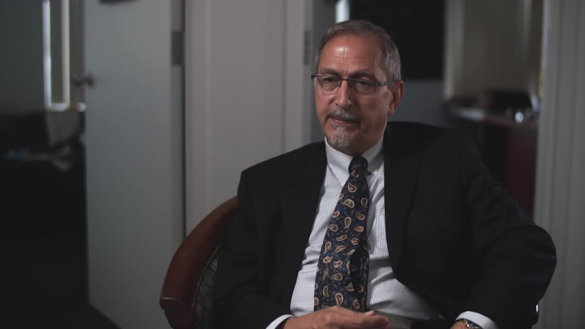 Poisonous Liaisons S01E02 backdrop