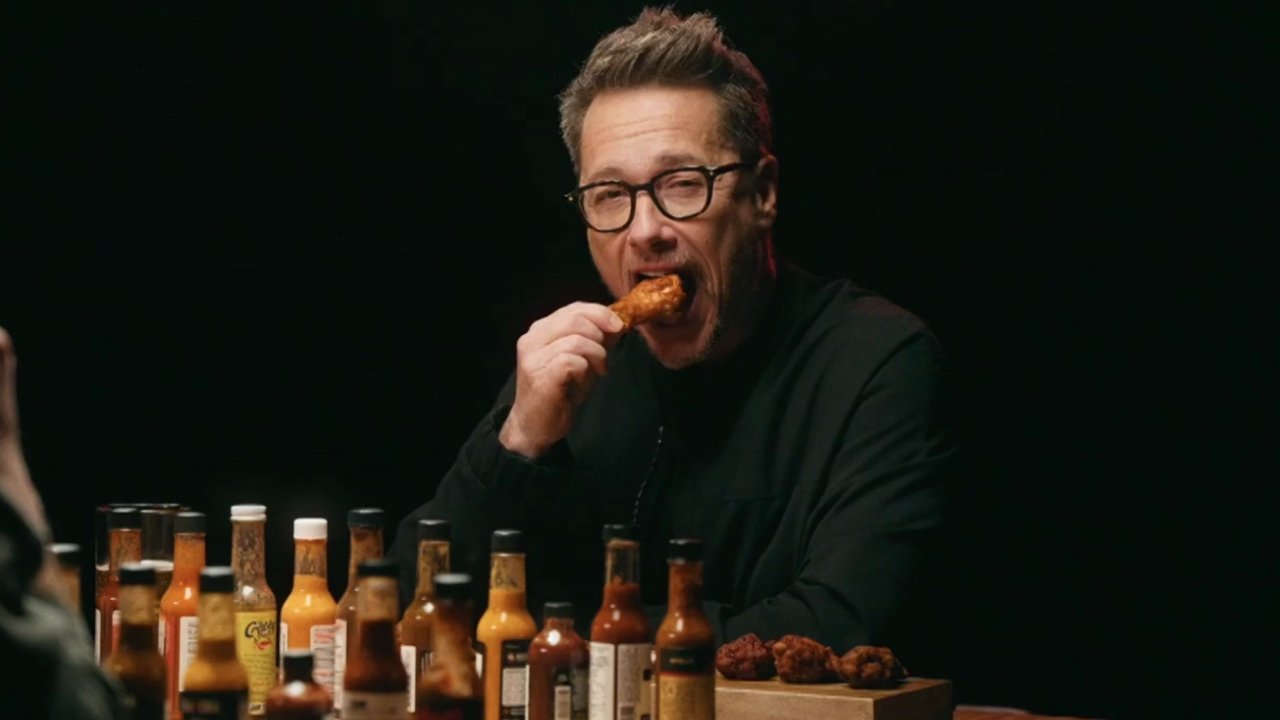 Hot Ones Québec - Stéphane Rousseau