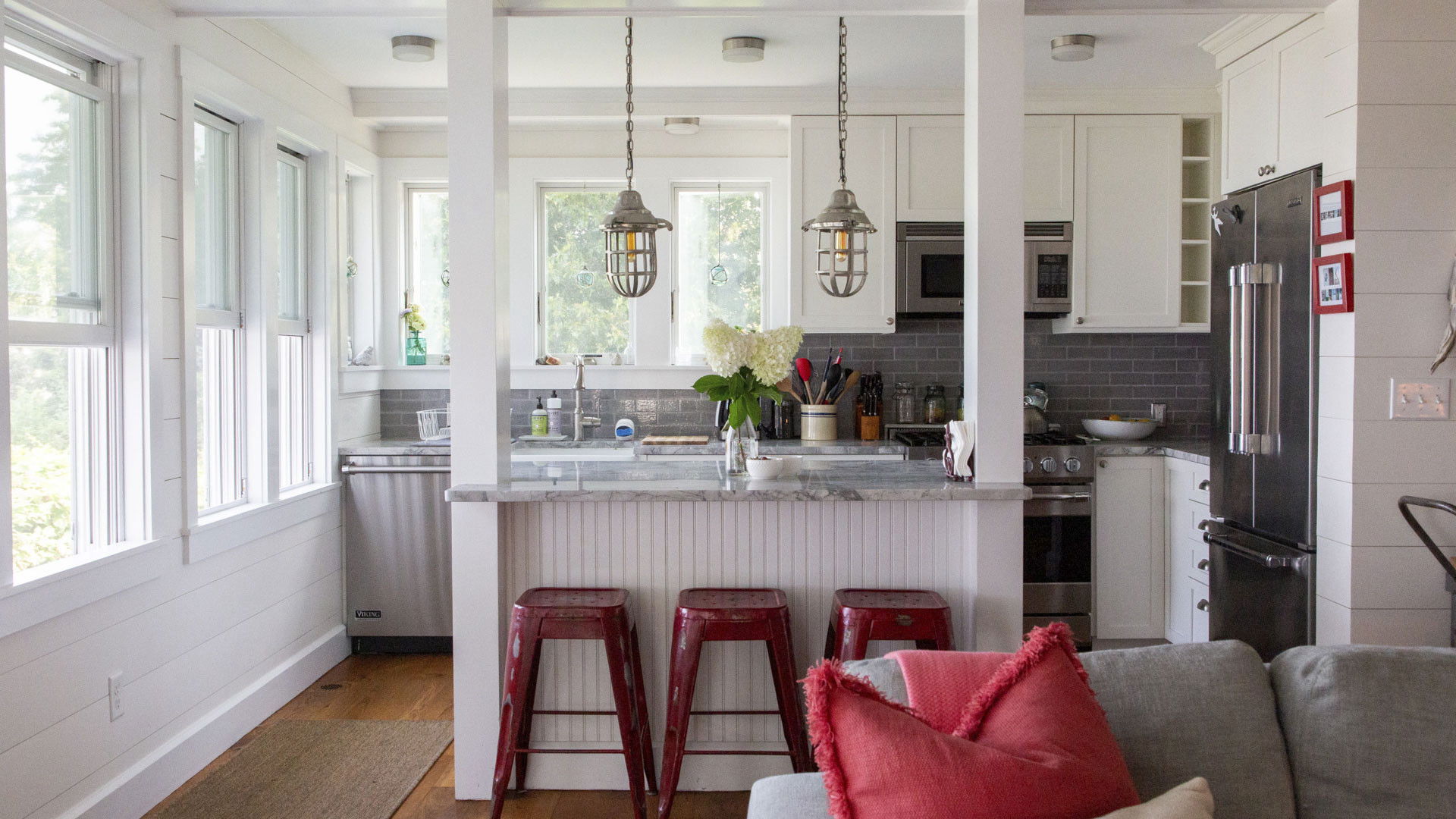 Beach Cottage Chronicles S03E10 backdrop