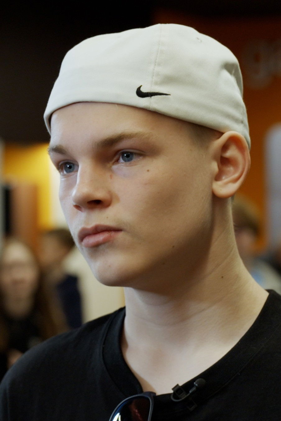 et billede af Derek Leheste