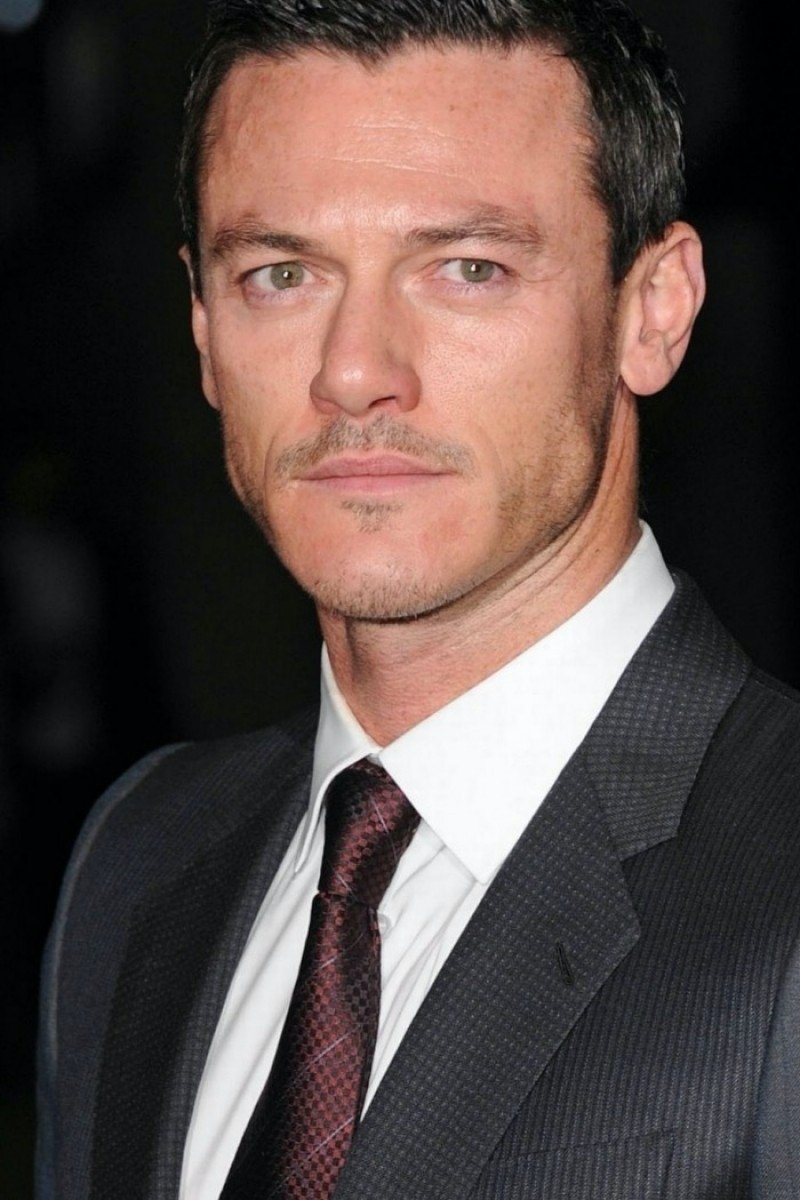 Luke Evans Profile Images — The Movie Database (TMDb)